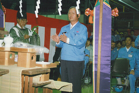President Katsuji Fujimoto praying for safe operation